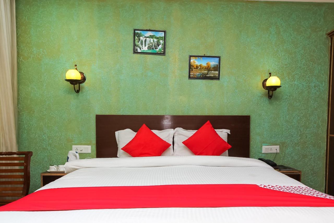 Oyo 8367 Hotel The Woodz Pālampur Exterior photo